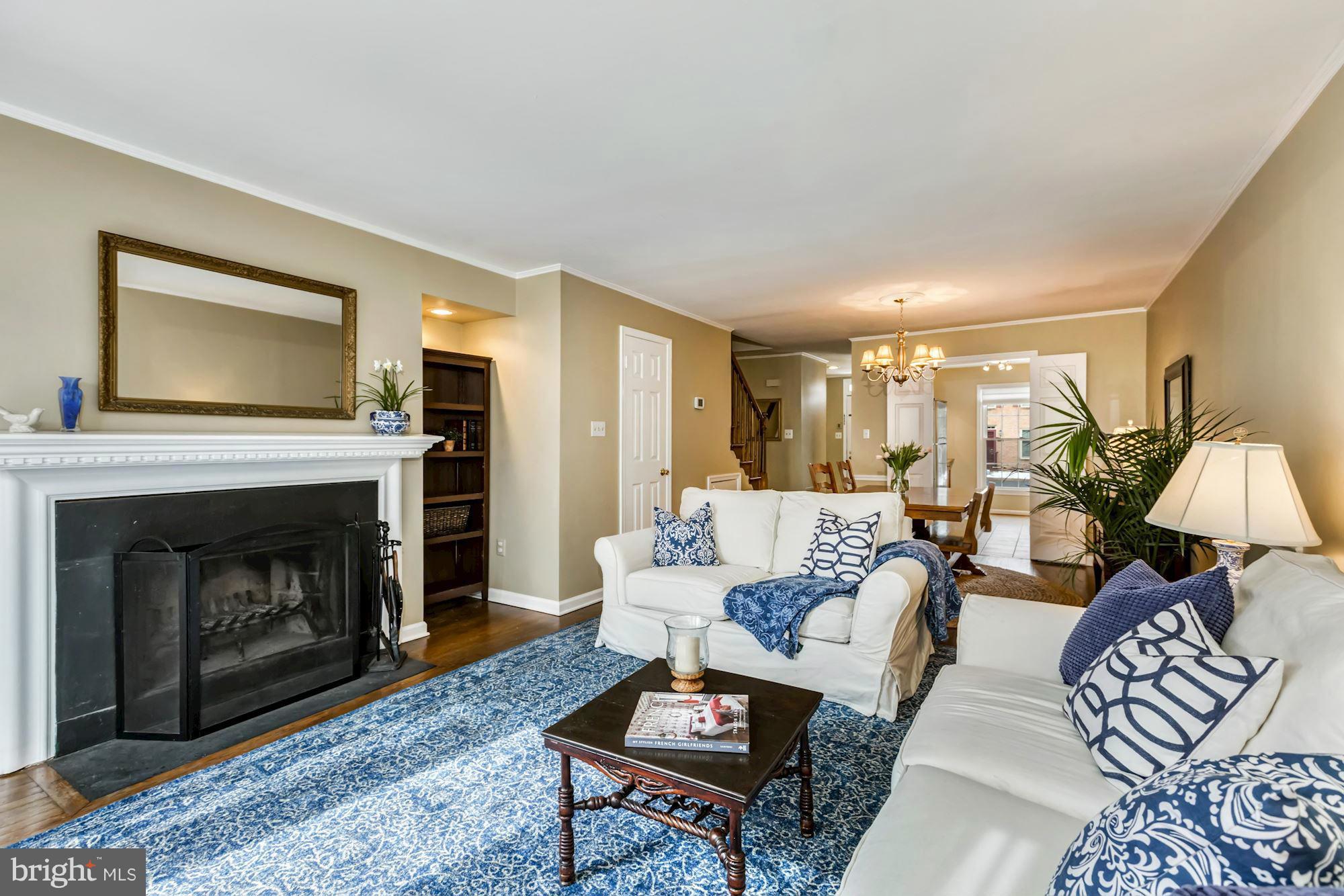 426 West Glebe Road Alexandria, VA 22305 - Photo 9 of 27 Living Room