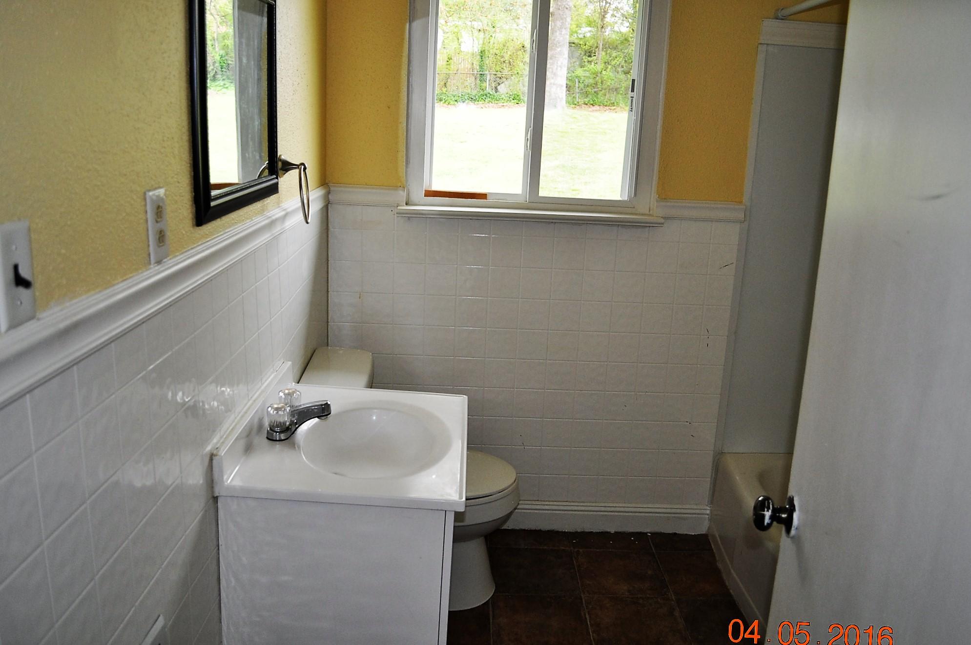 3623 Ridgeside Road Chattanooga, TN 37411 - Photo 9 of 13 Bath