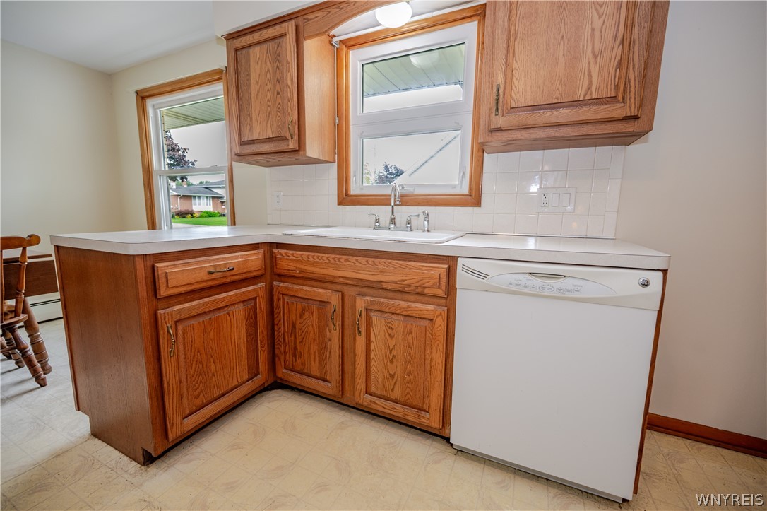7 Ridgeview Lancaster, NY 14043 - Photo 3 of 42 Gallery Image 3