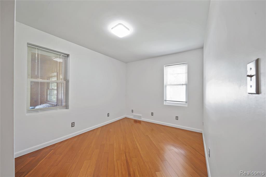 3257 St Clair Drive Rochester, MI 48309 - Photo 11 of 43