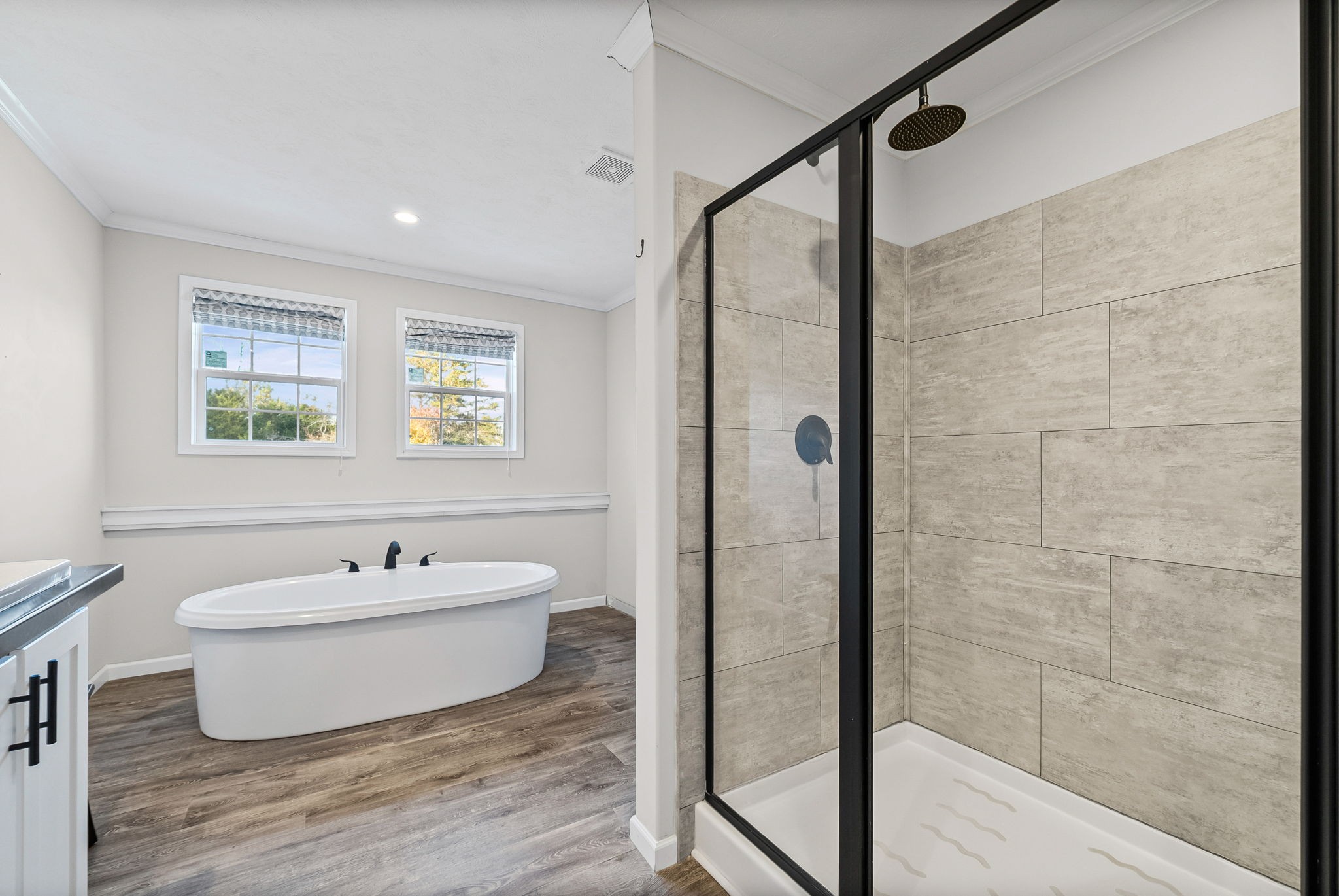111 Antioch Road Charlotte, TN 37036 - Photo 20 of 39 a spacious bathroom with a bathtub and sink