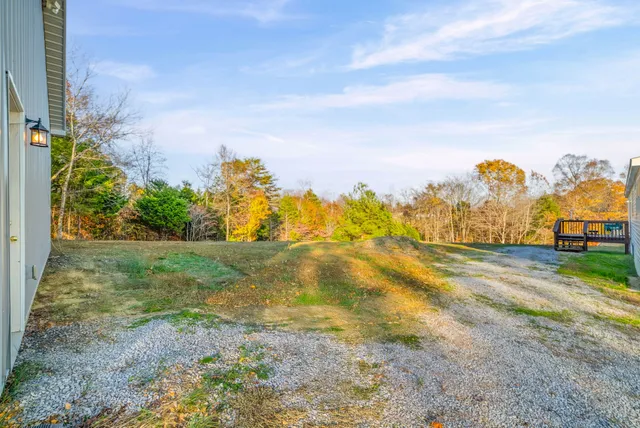 a view of a yard with a house