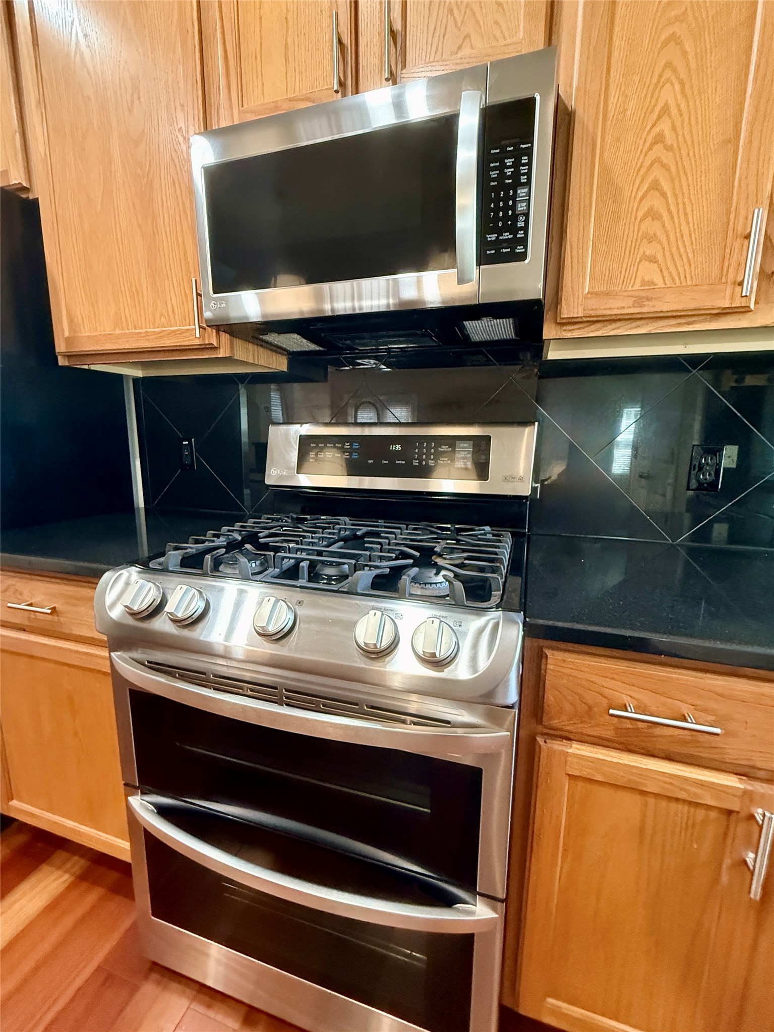 411 West St Elmo Road, Unit 39 Austin, TX 78745 - Photo 17 of 25 Gas range, stainless appliances