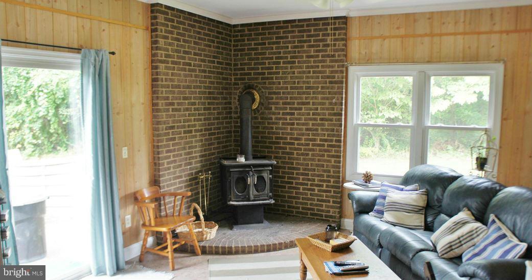 2580 Solomons Island Road South Prince Frederick, MD 20678 - Photo 7 of 18 Living Room