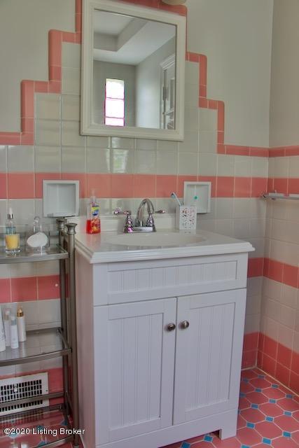 3402 Lexington Road Louisville, KY 40207 - Photo 20 of 28 IMG_2339