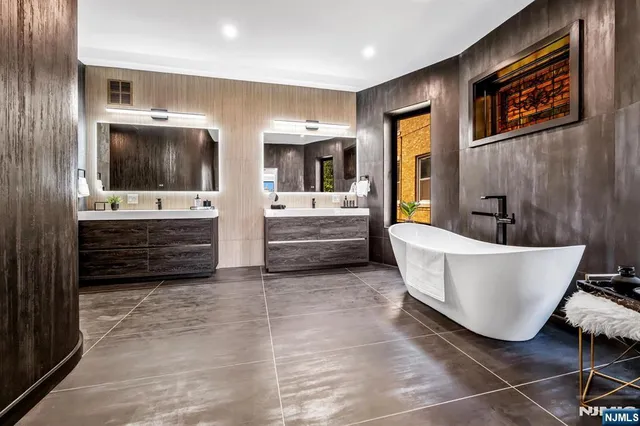 $2,950,000 | 829 JFK Boulevard East, Weehawken, NJ 07086