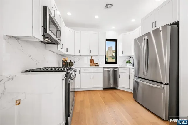 $2,950,000 | 829 JFK Boulevard East, Weehawken, NJ 07086