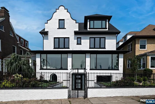$2,950,000 | 829 JFK Boulevard East, Weehawken, NJ 07086