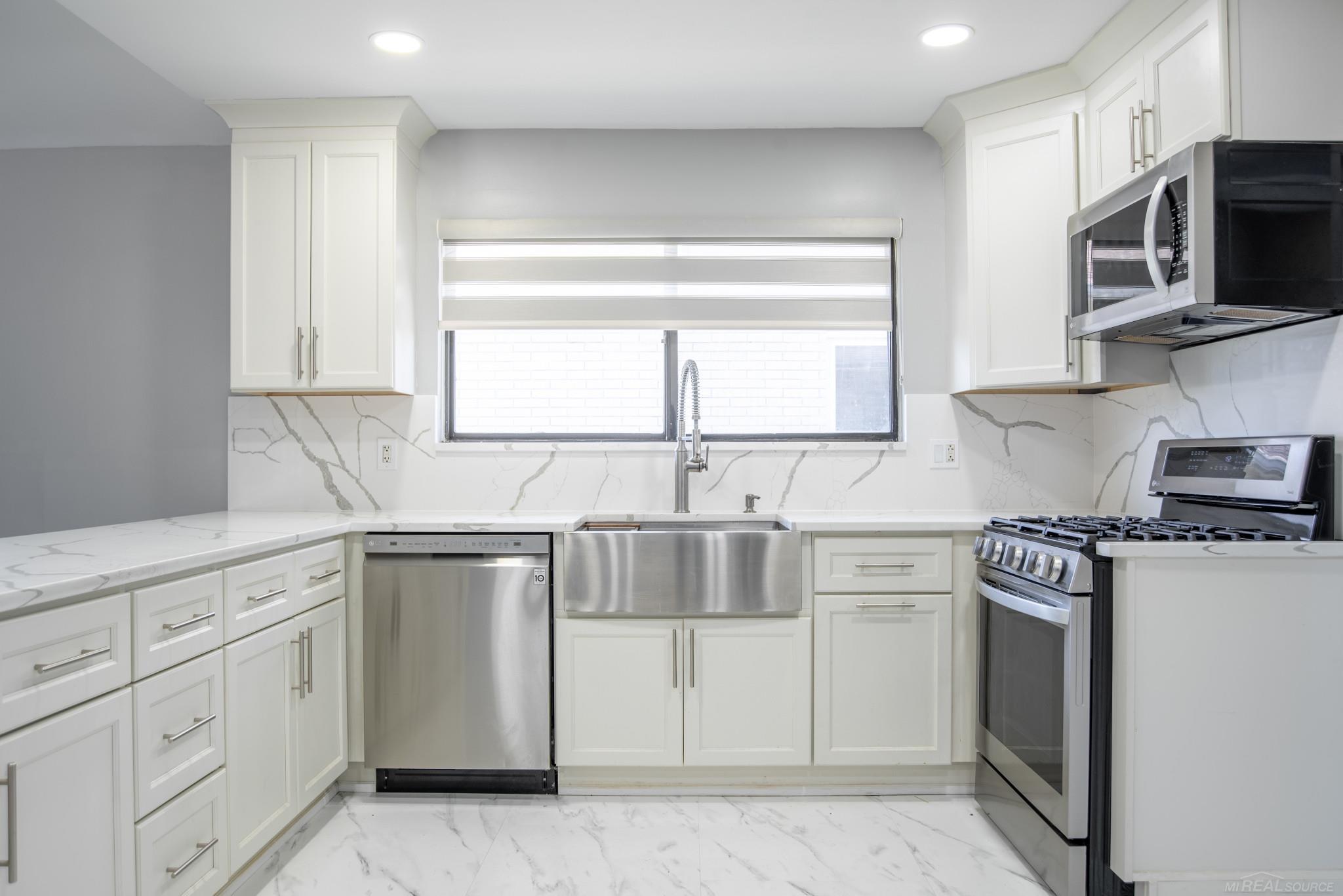 3088 Elmcrest Road Sterling Heights, MI 48310 - Photo 10 of 50 50174668-1cf0a548-c82a-4a14-b074-31f46b4cb9d8.JPG