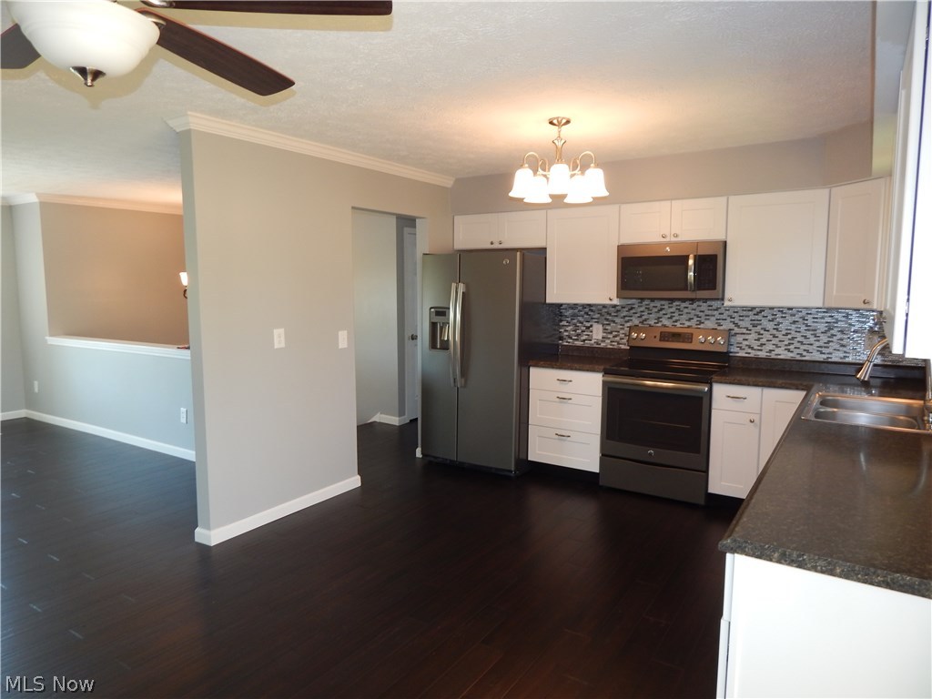 6048 Phillips Rice Road Cortland, OH 44410 - Photo 8 of 31 Gallery Image 8