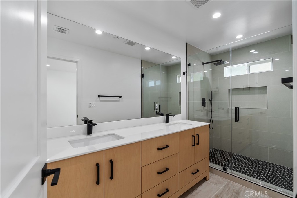 13901 Runnymede Street Van Nuys, CA 91405 - Photo 18 of 47 a bathroom with a granite countertop sink mirror and double