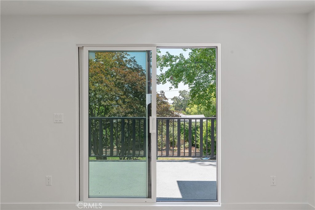 13901 Runnymede Street Van Nuys, CA 91405 - Photo 27 of 47 a view of a room that has a window