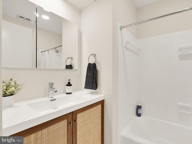 $935,000 | 9721 Counsellor Drive, Vienna, VA 22181