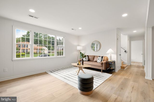 $935,000 | 9721 Counsellor Drive, Vienna, VA 22181