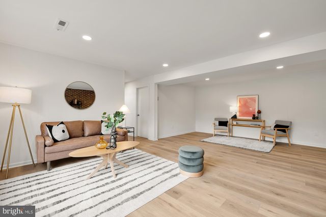 $935,000 | 9721 Counsellor Drive, Vienna, VA 22181