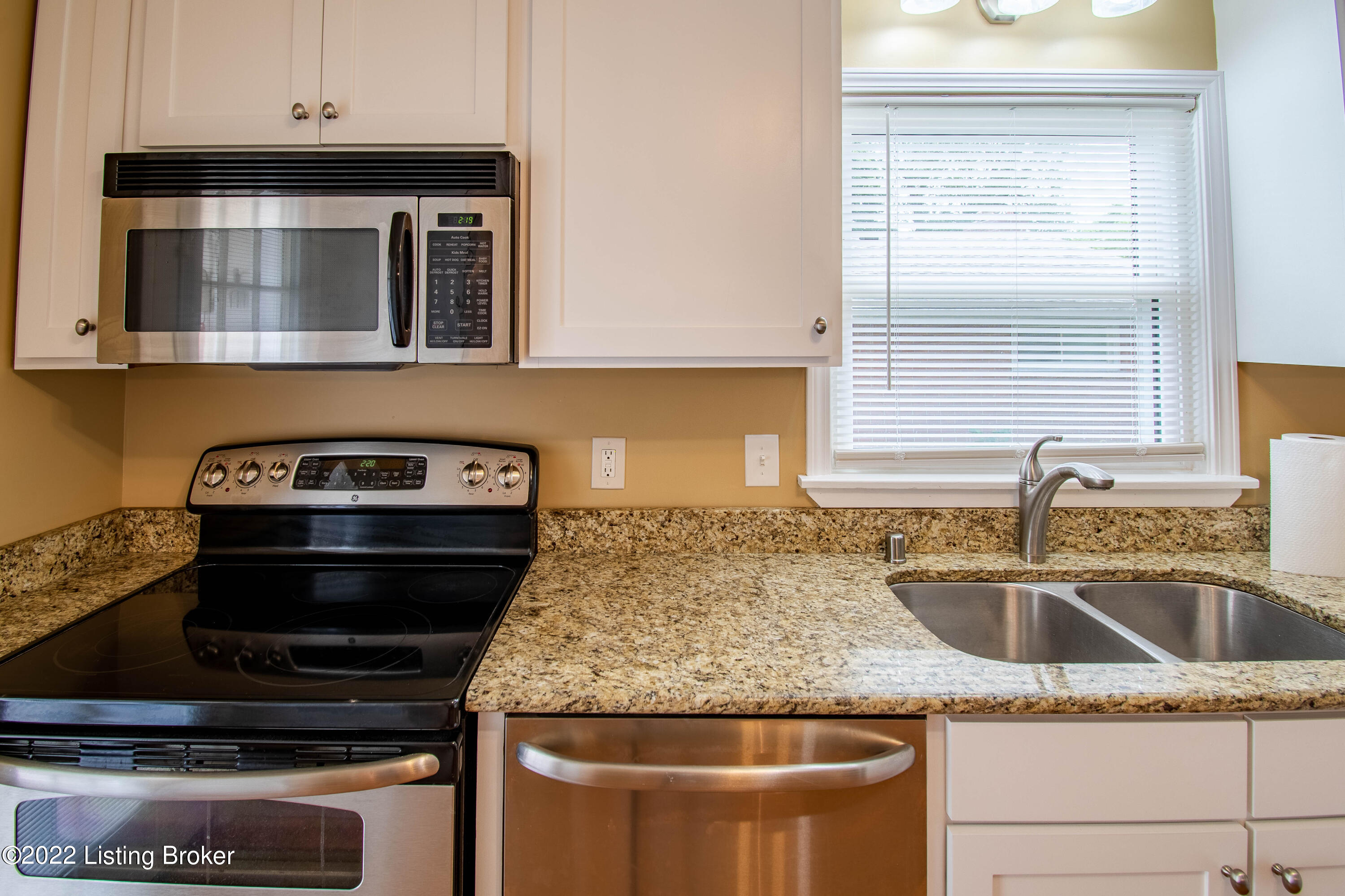 903 Perryman Road Louisville, KY 40207 - Photo 13 of 46 000_7032-HDR