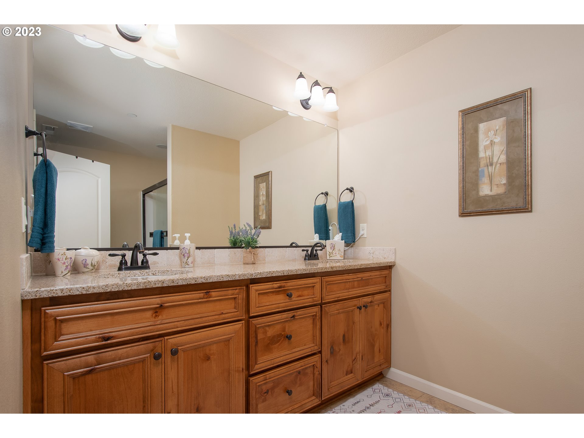 3309 North 3rd Street Ridgefield, WA 98642 - Photo 23 of 36 a bathroom with a double vanity sink and a mirror