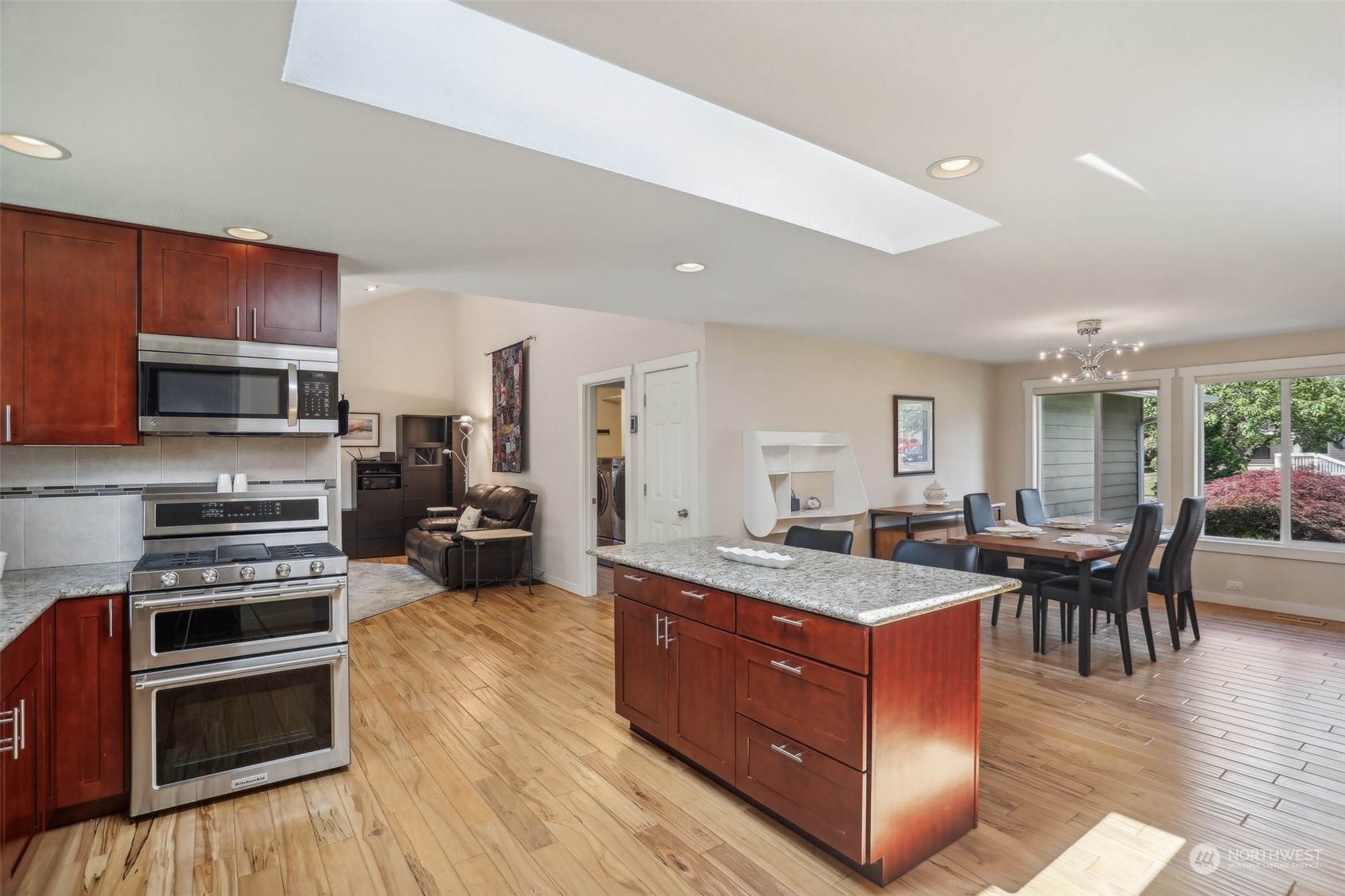 9907 Northeast 204th Place Bothell, WA 98011 - Photo 7 of 37 Gallery Image 7