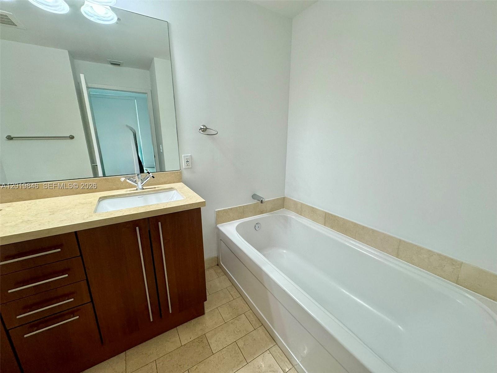 79 Southwest 12th Street, Unit 3509S Miami, FL 33130 - Photo 7 of 28