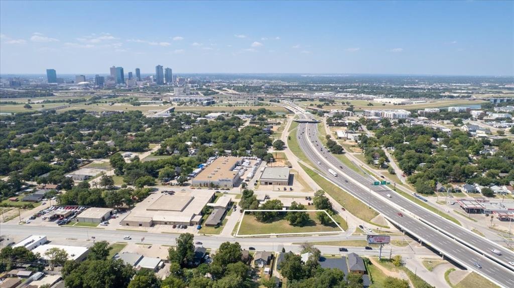 201 North Riverside Drive Fort Worth, TX 76111 - Photo 2 of 15