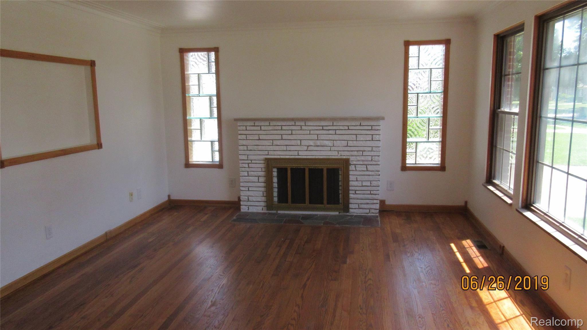 8081 Menge Street Center Line, MI 48015 - Photo 4 of 30 IMG_2741.JPG