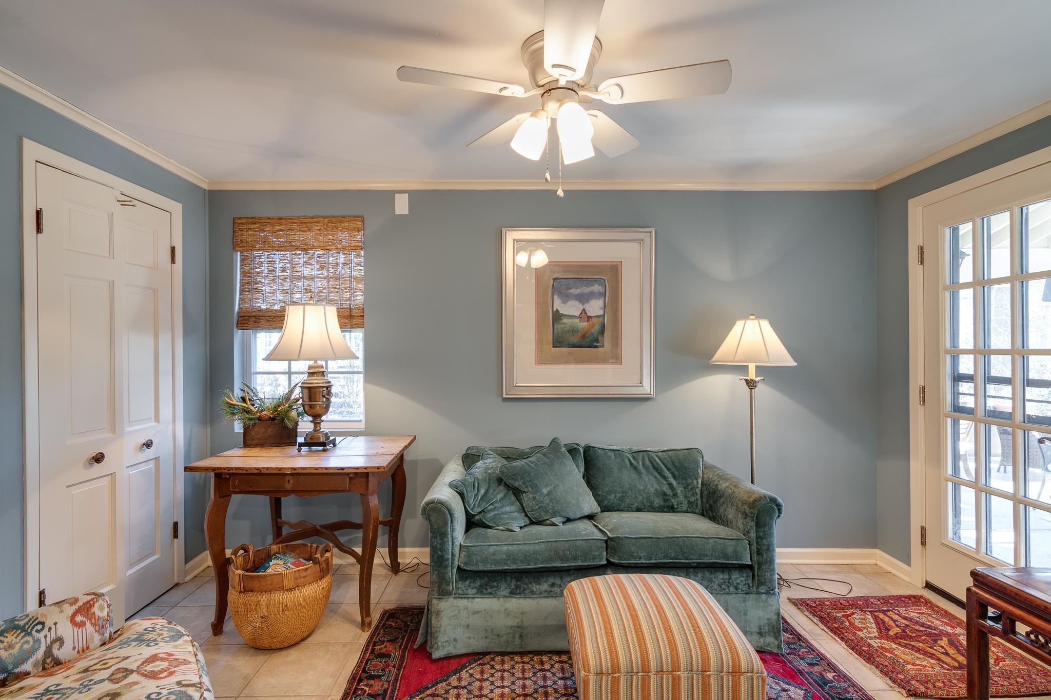 286 North Perkins Road Memphis, TN 38117 - Photo 12 of 25 a living room with furniture a window and a chandelier