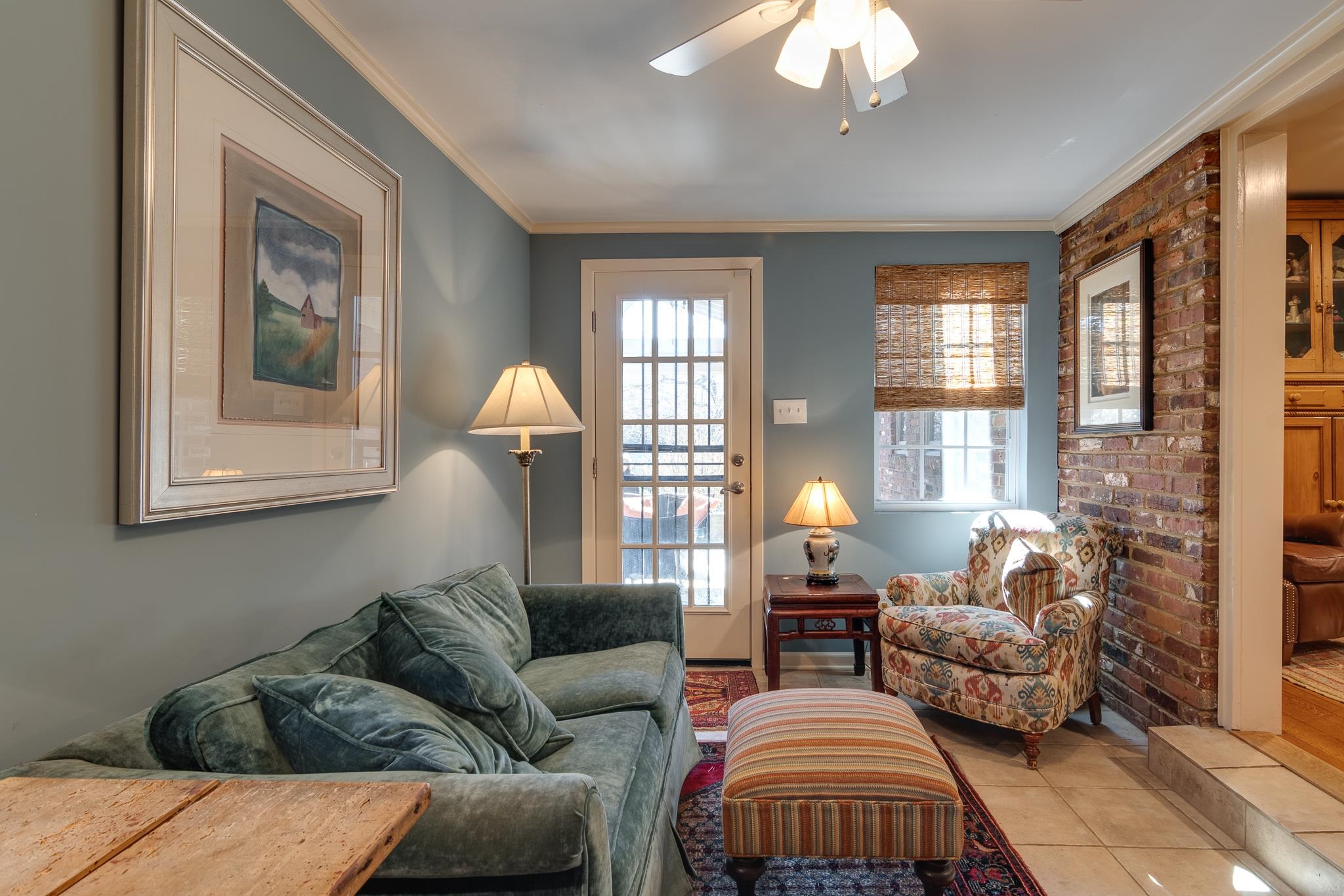 286 North Perkins Road Memphis, TN 38117 - Photo 13 of 25 a living room with furniture and a large window