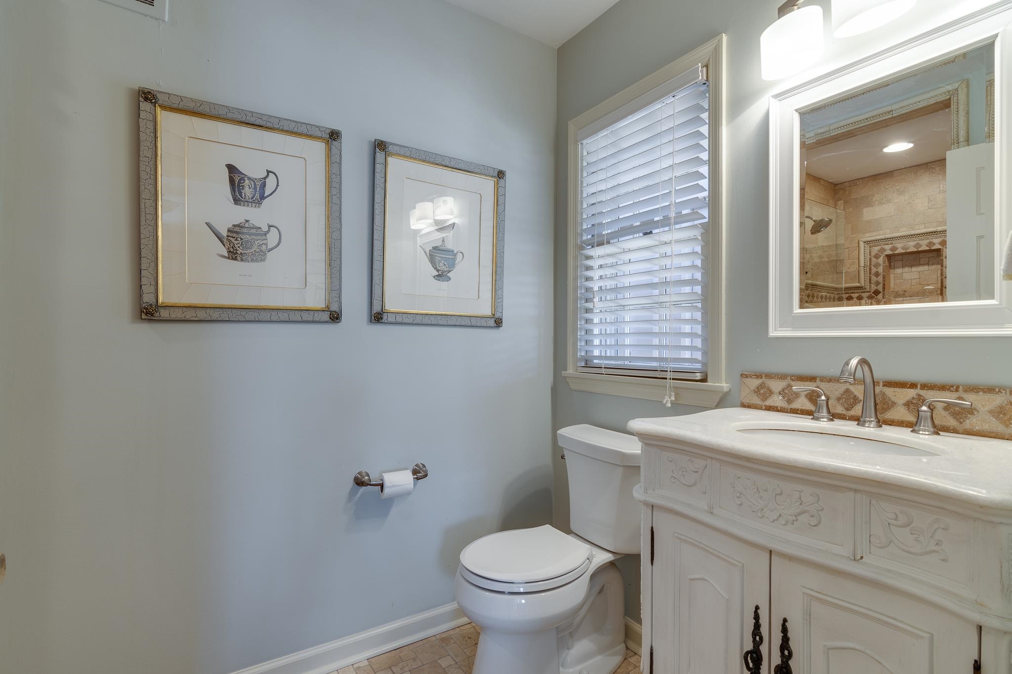 286 North Perkins Road Memphis, TN 38117 - Photo 18 of 25 a bathroom with a granite countertop toilet a sink and mirror