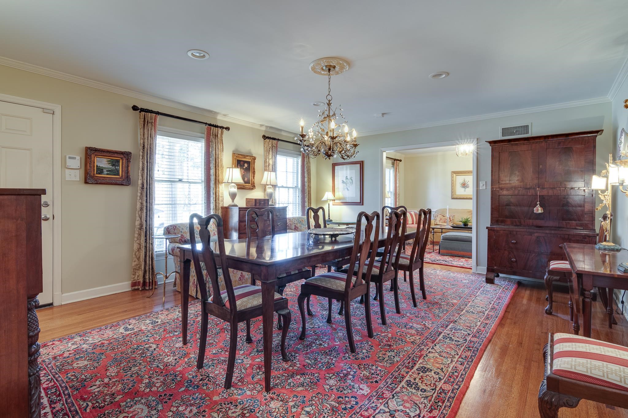 286 North Perkins Road Memphis, TN 38117 - Photo 2 of 25 a view of a dining room with furniture