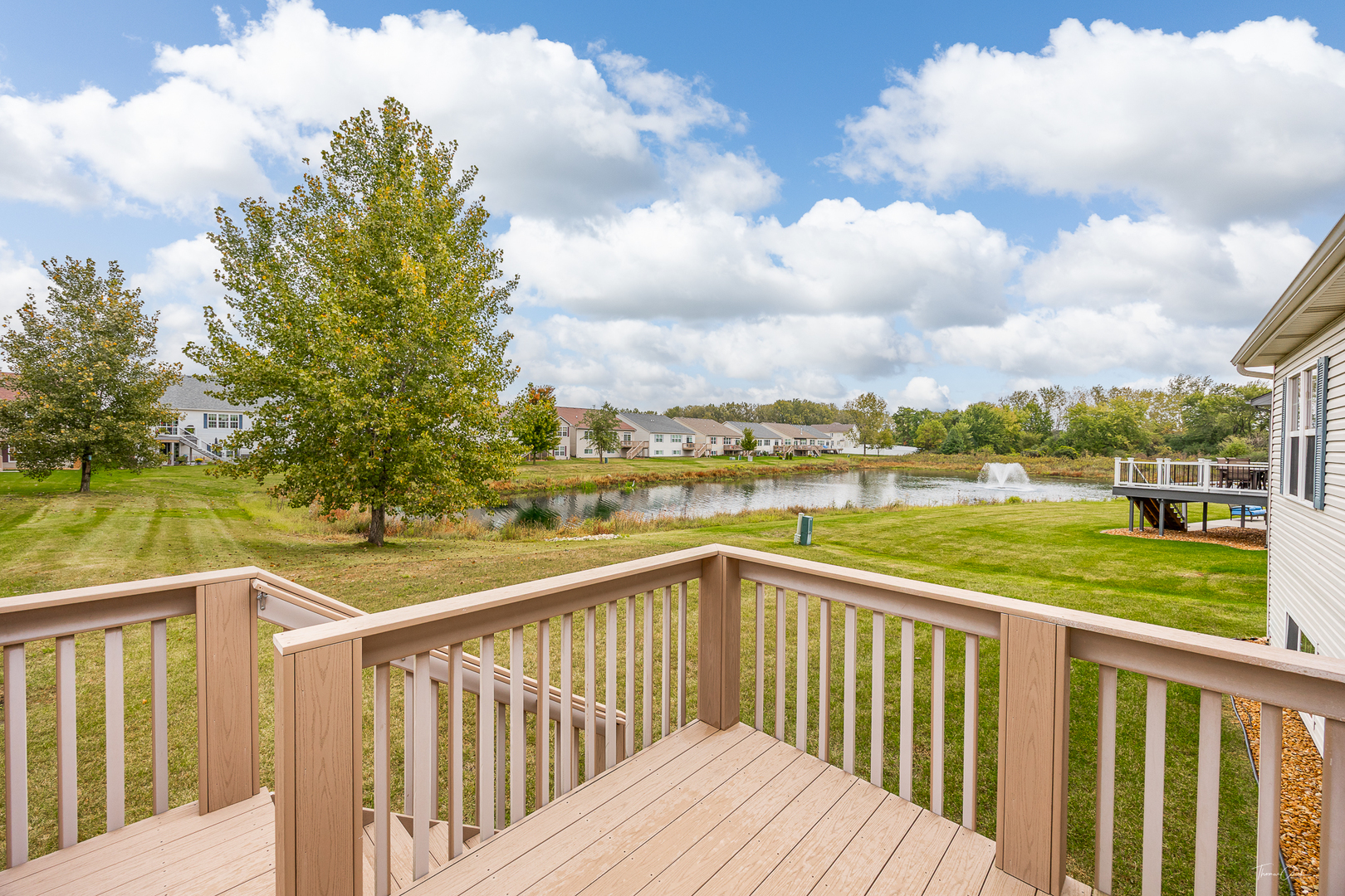 17340 Lucerne Court Lockport, IL 60441 - Photo 23 of 27 a view of city from a balcony