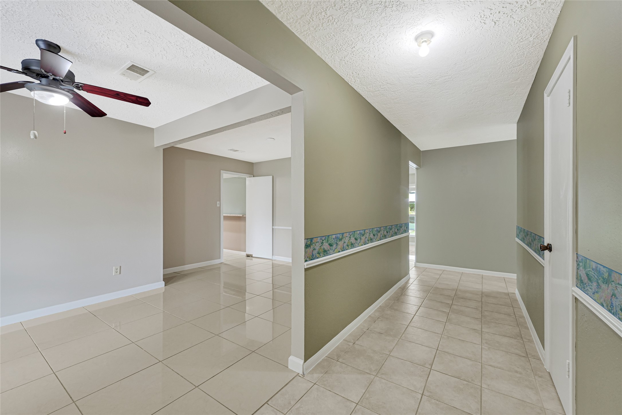 20135 Timber Line Lane New Caney, TX 77357 - Photo 6 of 30 a view of a hallway