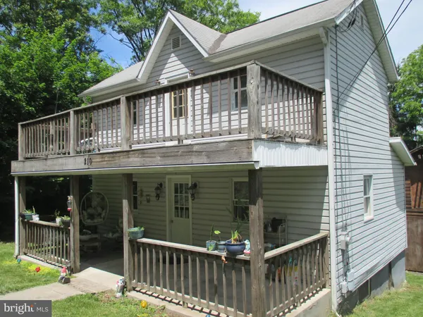 a front view of a house with garage