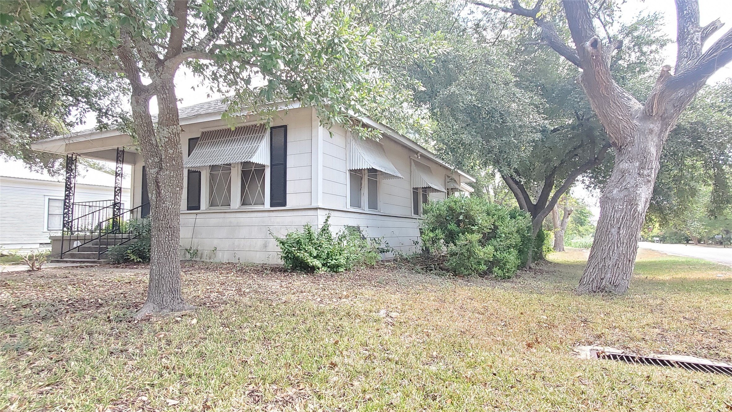 1117 West 4th Street Taylor, TX 76574 - Photo 3 of 22