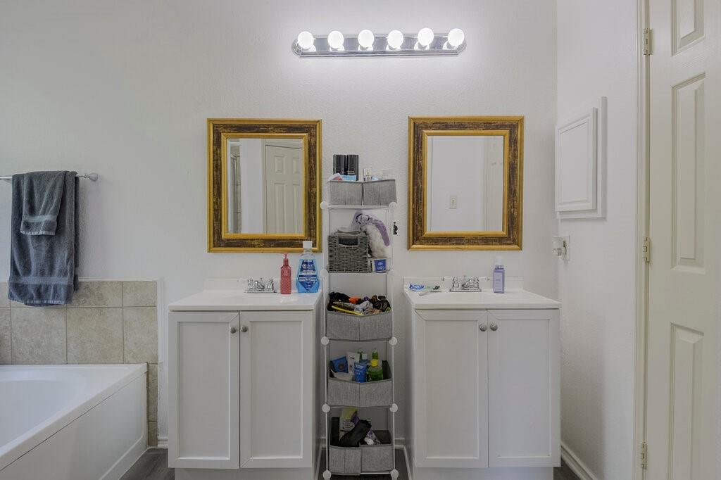 5428 Rolling Green Road Arlington, TX 76017 - Photo 19 of 29 Double vanities!