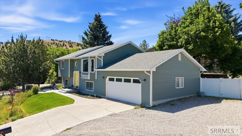 2000 Sandy Lane Pocatello, ID 83204 - Photo 3 of 46