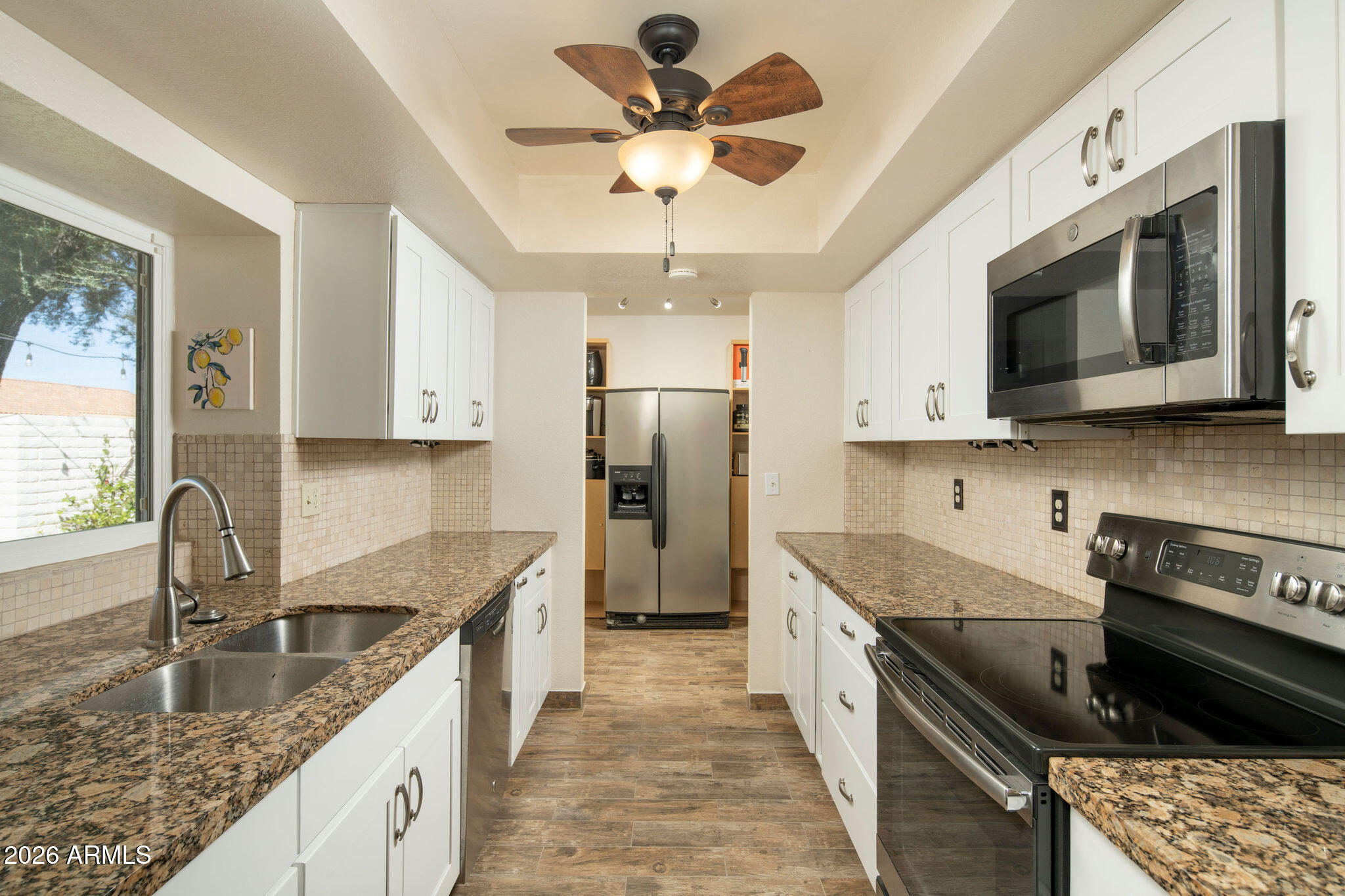 902 East Wagoner Road Phoenix, AZ 85022 - Photo 6 of 17 Kitchen