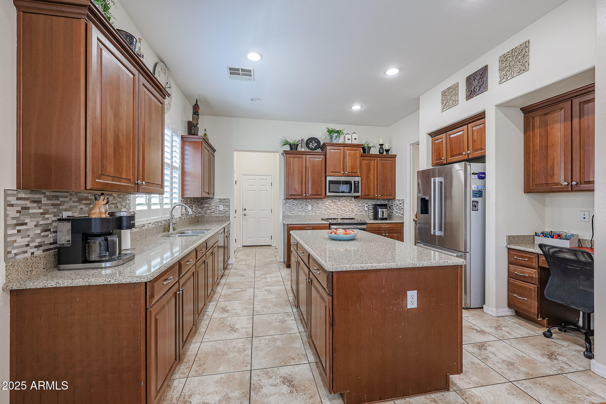17981 West Agave Road Goodyear, AZ 85338 - Photo 27 of 91 Kitchen