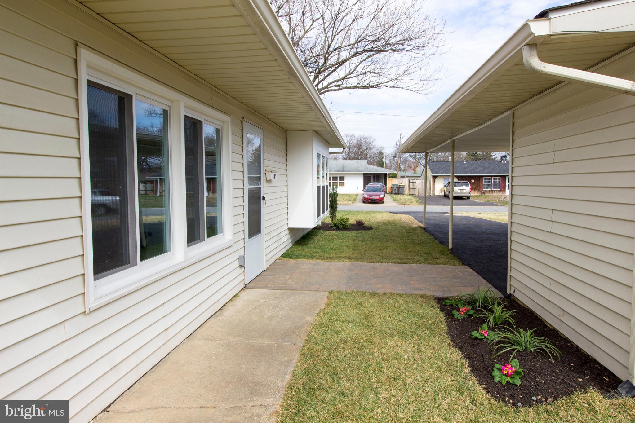 13 Carlisle Road Newark, DE 19713 - Photo 4 of 27 Entryway