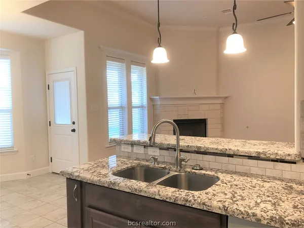 $1,975 | 1023 Dove Run Trail, College Station, TX 77845