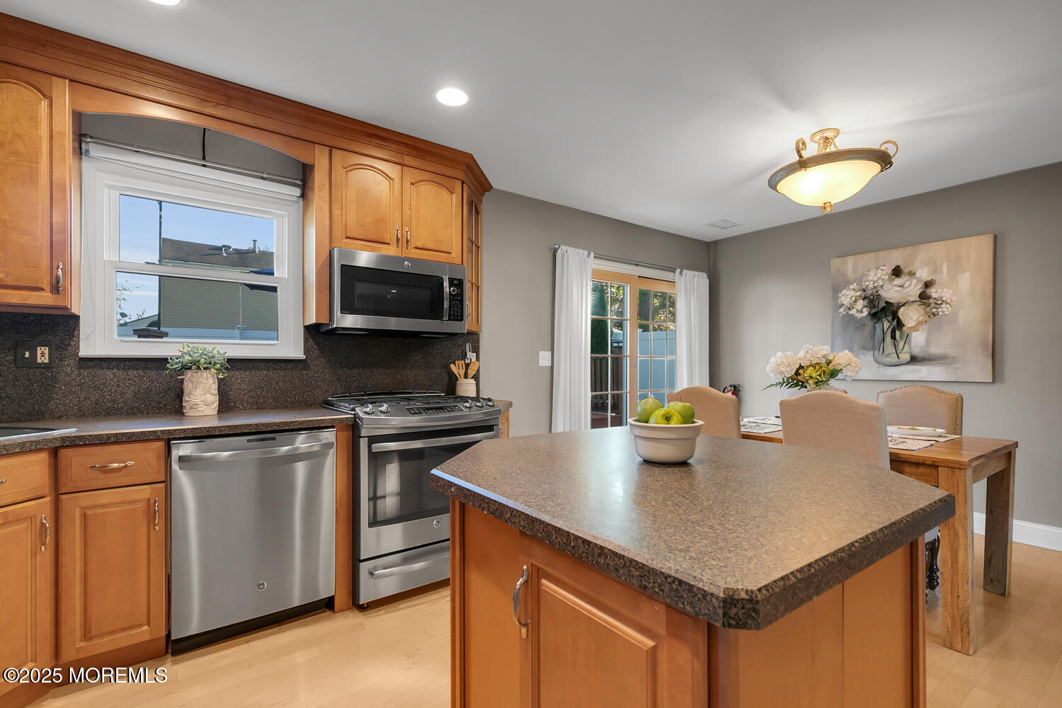 21 Hemlock Street Hazlet, NJ 07730 - Photo 11 of 40 Kitchen