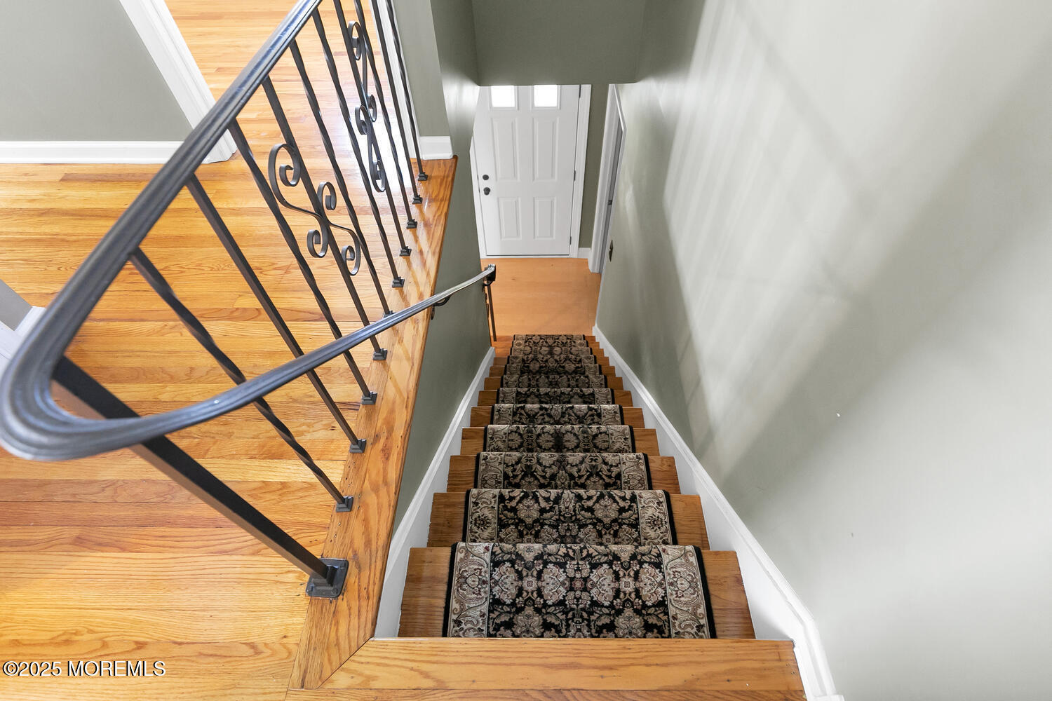21 Hemlock Street Hazlet, NJ 07730 - Photo 20 of 40 Stairway