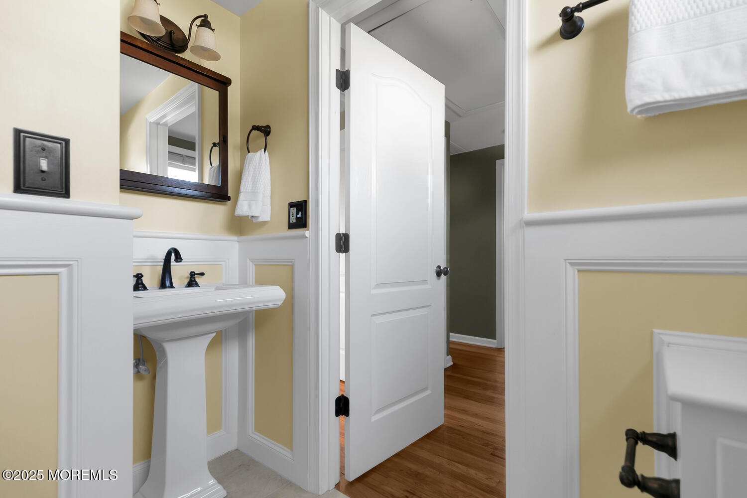 21 Hemlock Street Hazlet, NJ 07730 - Photo 23 of 40 Full Bathroom