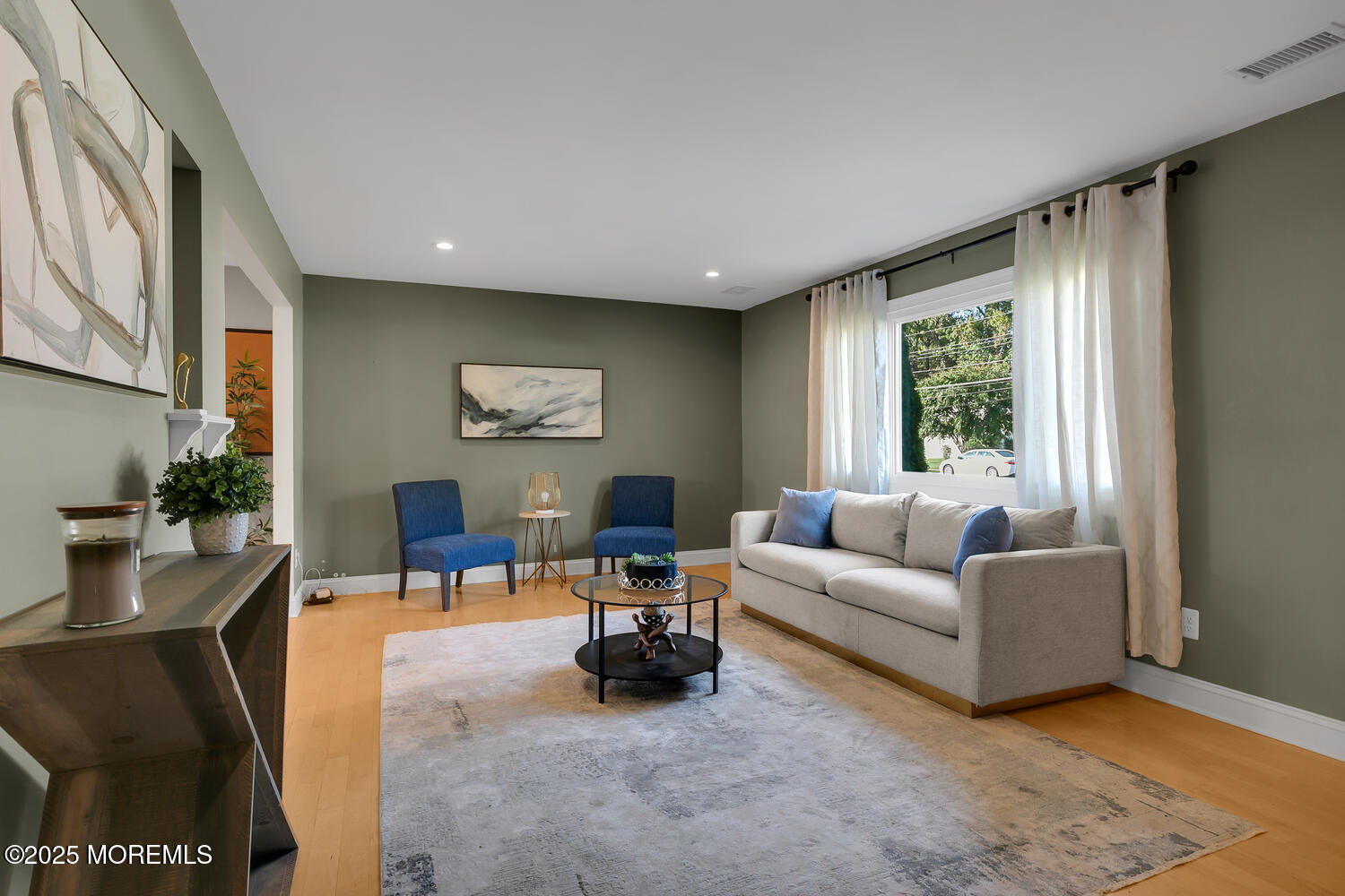 21 Hemlock Street Hazlet, NJ 07730 - Photo 5 of 40 Living Room