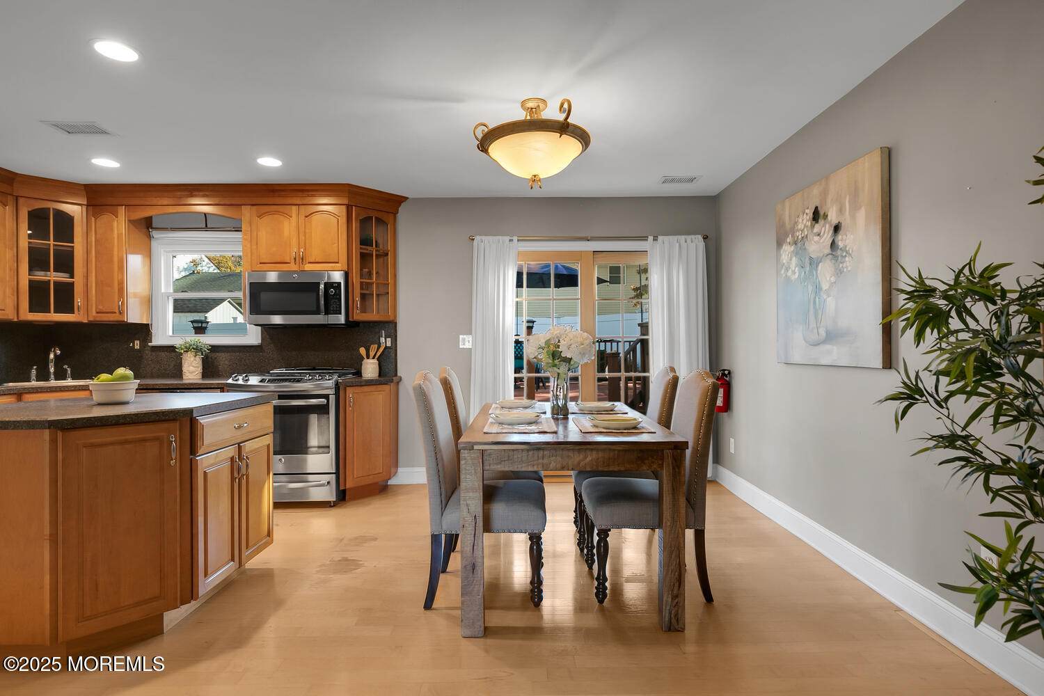 21 Hemlock Street Hazlet, NJ 07730 - Photo 8 of 40 Eat-in Kitchen