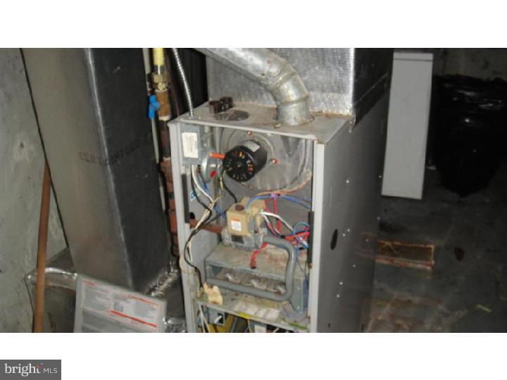 349 Pearl Street Reading, PA 19602 - Photo 3 of 5