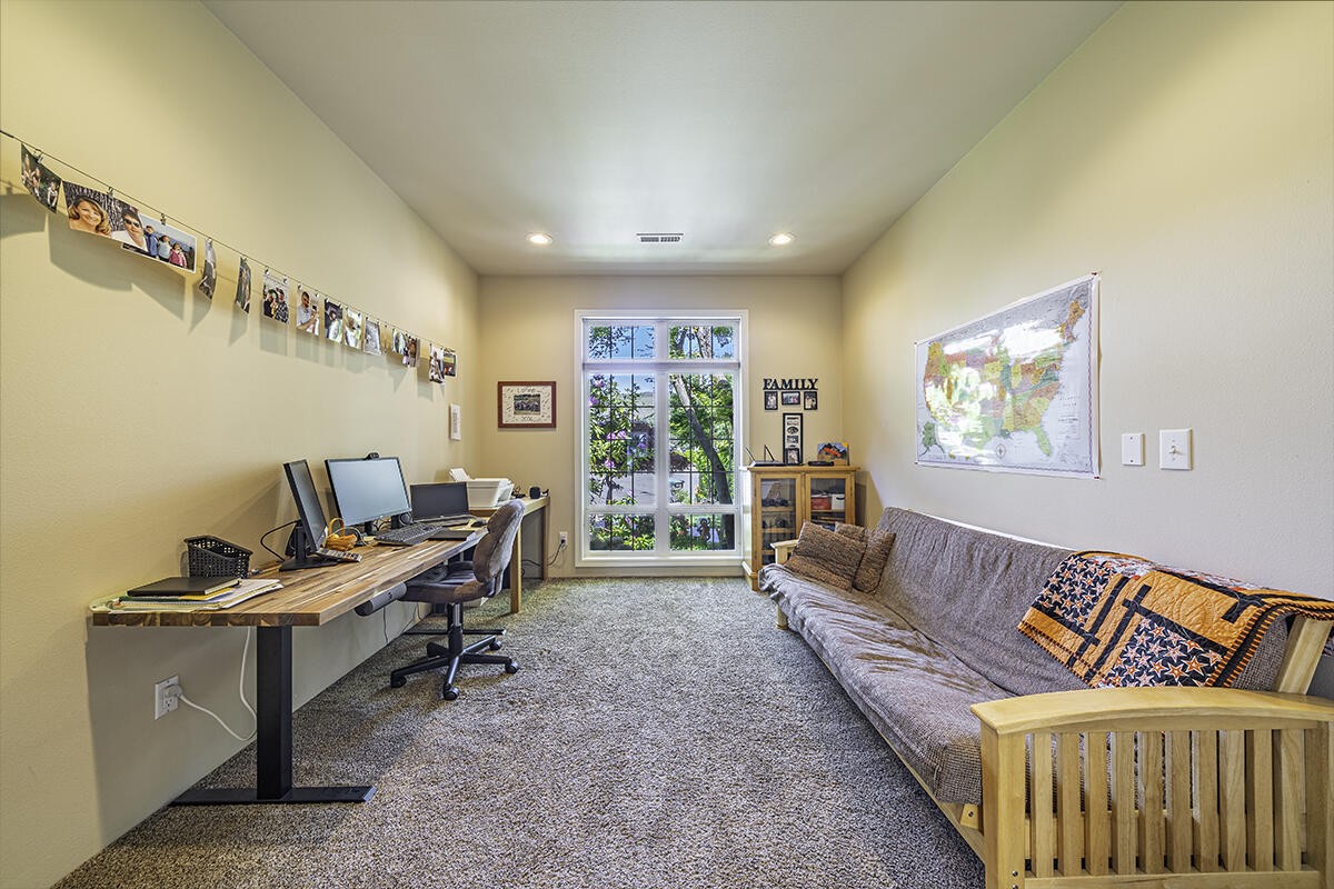 2972 Rosedale Terrace Medford, OR 97504 - Photo 22 of 55 main floor office