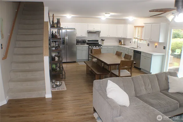 $3,000 | 450 Northwest Nesvik Way, Poulsbo, WA 98370