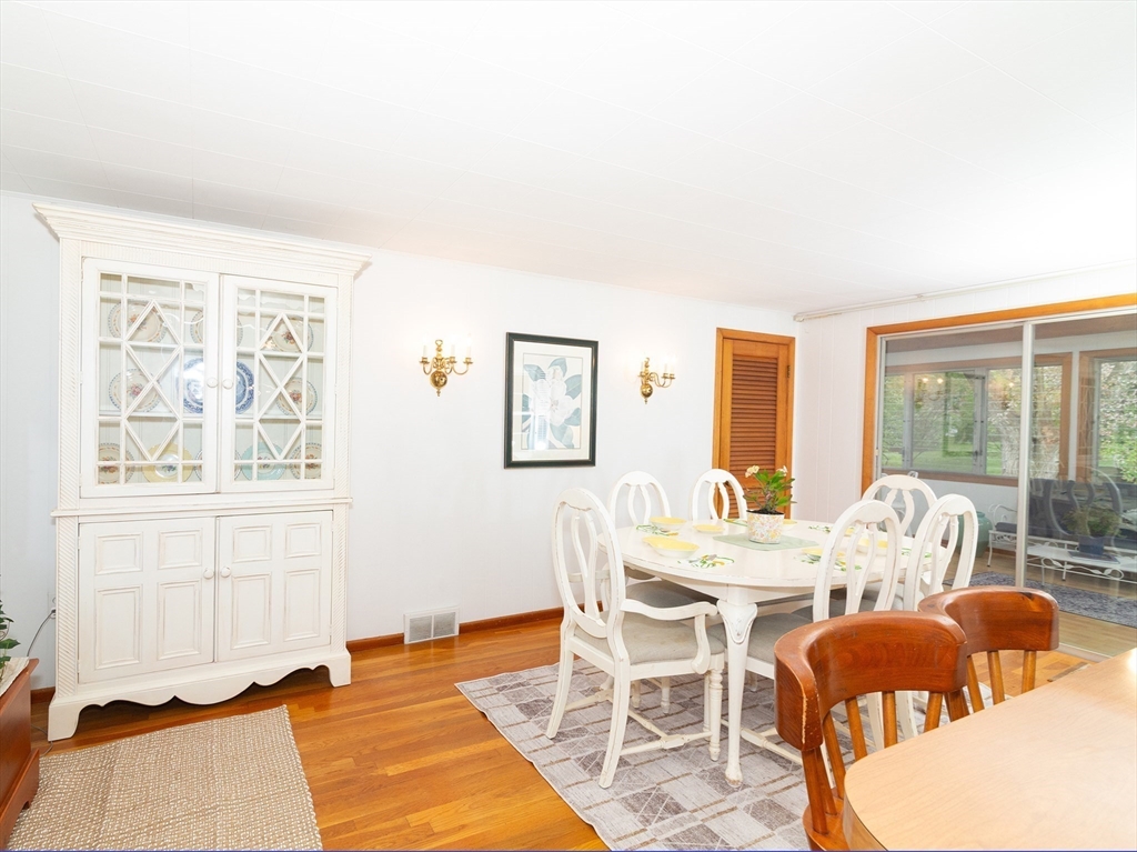 40 Dunster Road Framingham, MA 01702 - Photo 5 of 38