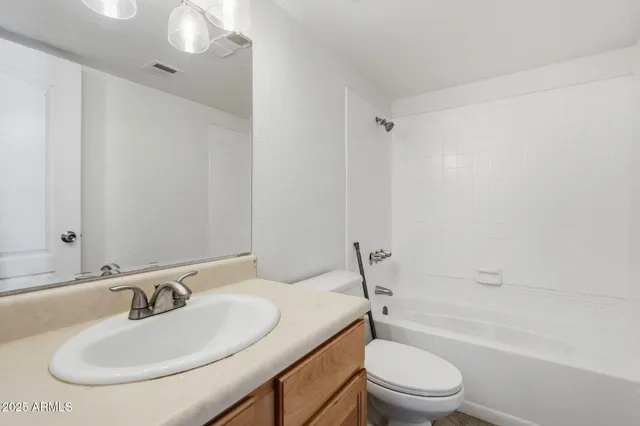 $1,400 | 3329 West Danbury Drive, Unit F109, Phoenix, AZ 85053