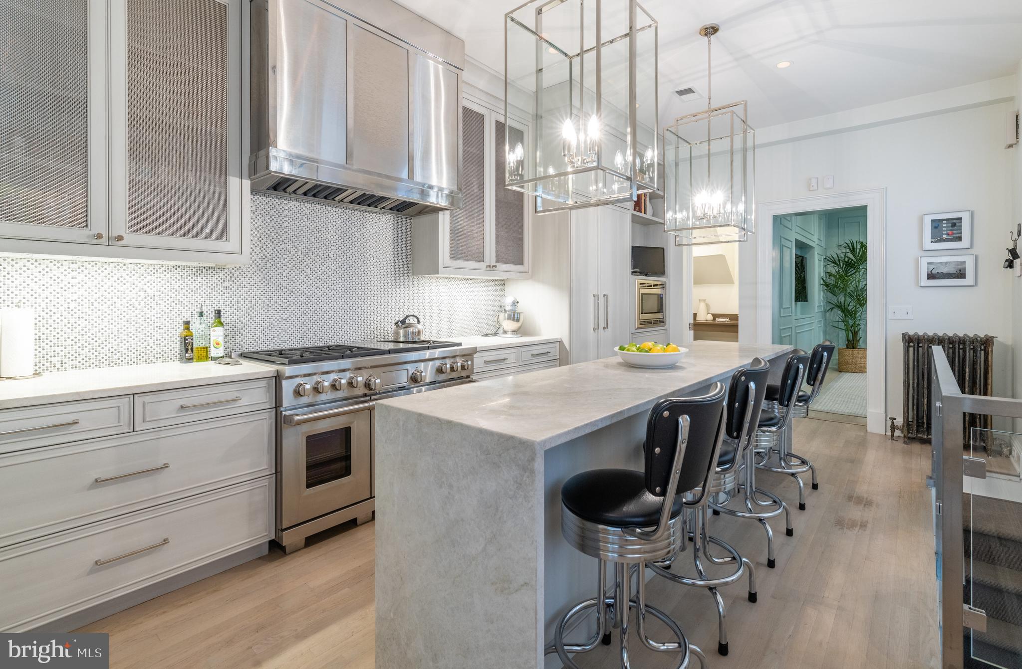 239 8th Street Southeast Washington, DC 20003 - Photo 11 of 39